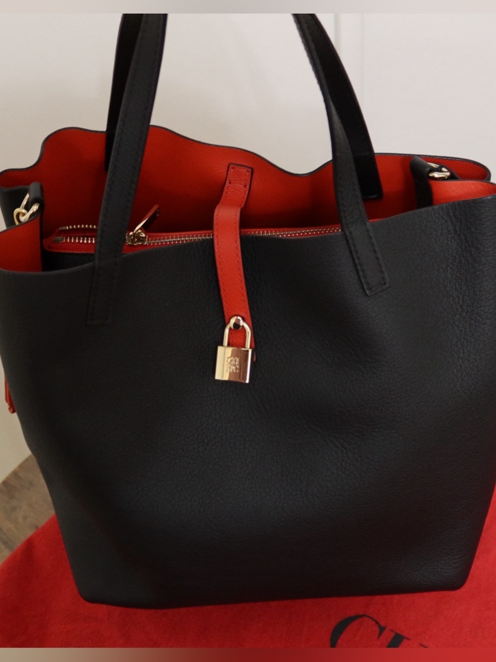 Carolina Herrera BLACK MATRYOSHKA LOCKED M